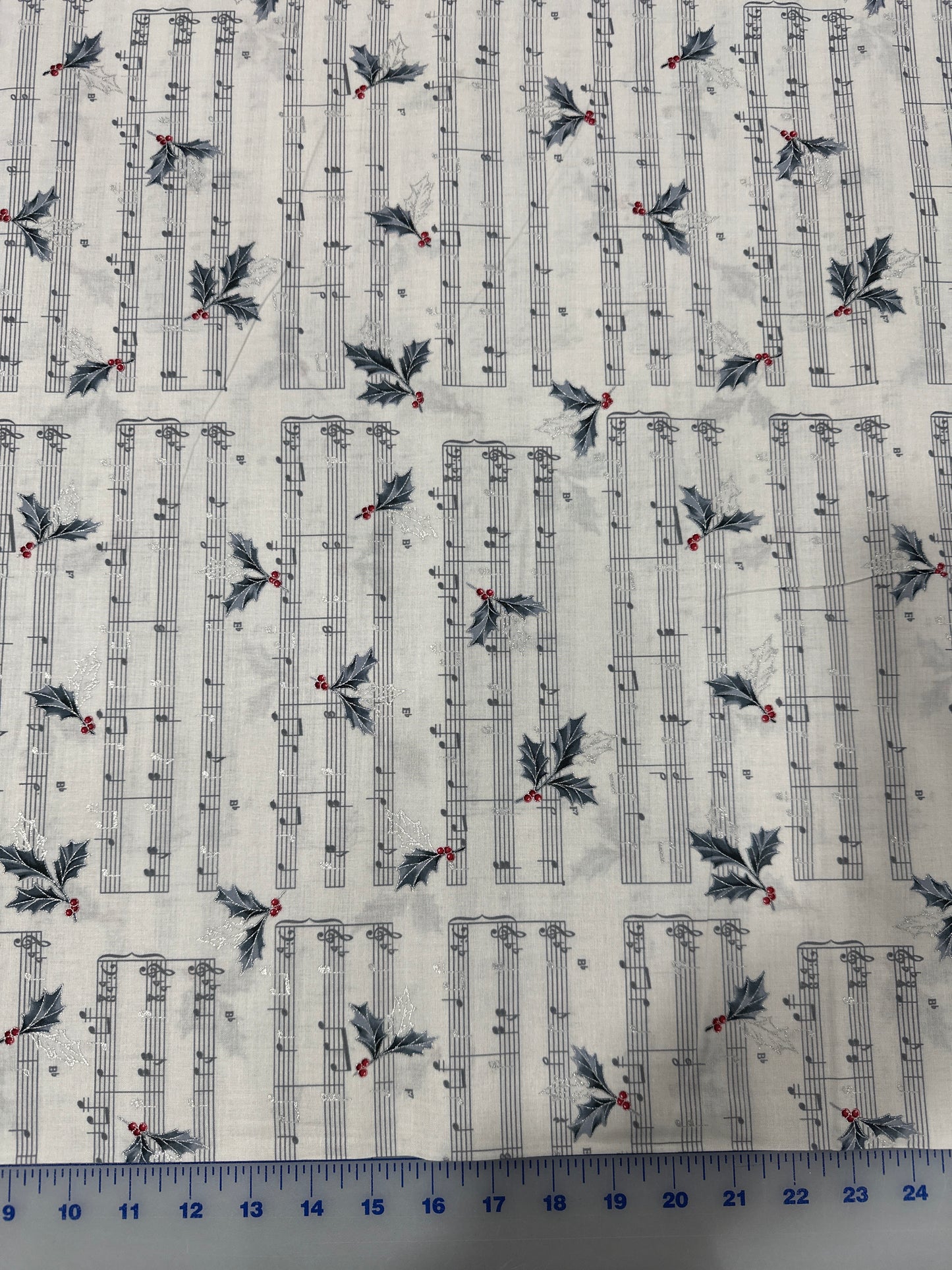 Cardinal Carols Q7628 by Hoffman California International Fabrics